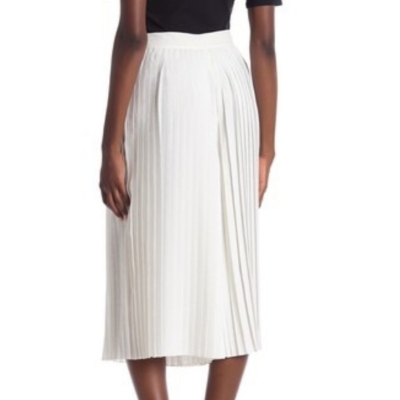 Vince Accordion Pleat Culotte Pants - Picture 3 of 8